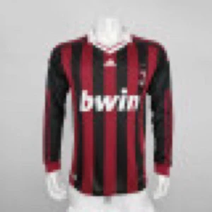 AC Milan långärmad  - 40kr extra för namn på baksidan.
