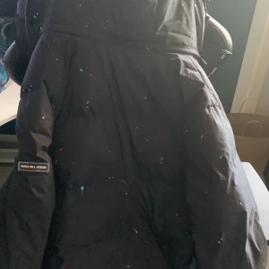 Kings will dream jacka - Hej jag säljer en nästan helt ny vinterjacka som jag bara använt typ 2-3 gånger. Jag köpte den på zalando sista månaden på vintern så hann inte använda den så mycket och nu tänkte jag köpa en annan