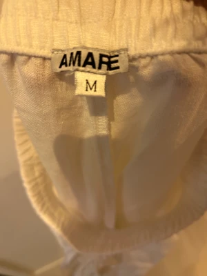 Amare linnebyxor - Säljer nu mina linnebyxor från Amare clothing, väldigt varsamt använda. De är lite skrynkliga då jag vikt de dåligt men enkelt att lösa med strykjärn! Köpta för 1000kr. Bara att skriva för fler bilder eller ifall du har en fråga!😁
