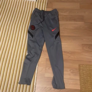 Psg byxor  - Nya psg byxor använd cirka 3 gånger kan gå ner i pris vid snabb affär ba höra av sig vid frågor! 👍