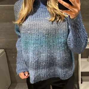 Blå stickad tröja - Skön blå stickad tröja från Cubus💙 Sticks inte alls