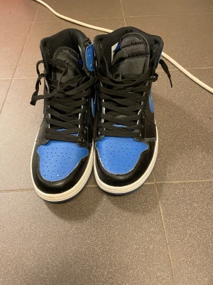 Air Jordan 1 high hyper royal - Oanvända pris kan diskuteras 