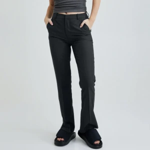 Kostymbyxor  - Säljer så fina kostymbyxor som är för små tyvärr, de är som nya och använda 1 gång 🤍