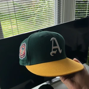 New era fitted cap size 7 1/8 - Helt ny keps , beställd från England men passa inte mig