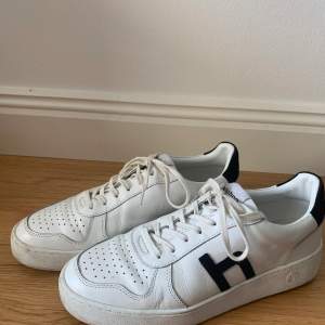 Vita sneakers från Philip Hog. Sparsamt använda.
