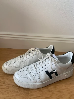 Vita sneakers - Vita sneakers från Philip Hog. Sparsamt använda.
