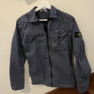 Stone island Overshirt  - Jag säljer för att den är för liten kvitto och tag på jackan finns kvar 