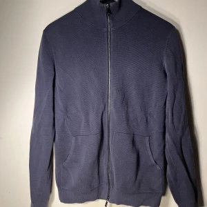 Massimo dutti cardigan - Massimo dutti cardigan. Storlek S och är true to size. Inga defekter.