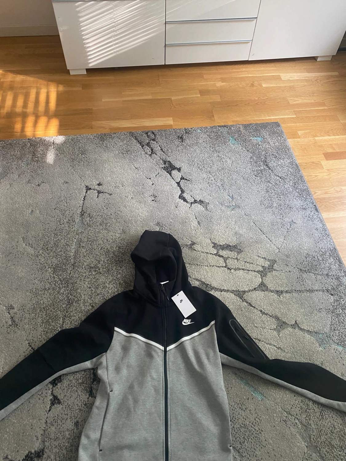 Nike tech fleece svart grå