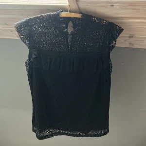 Only topp  - Jätte söt topp från Only (Zalando). Använd fåtal gånger! Storlek s