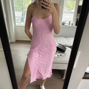 Midiklänning - Slutsåld satin klänning från zara!