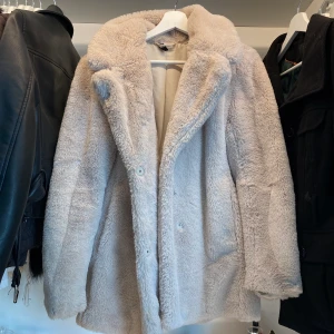 Pälsjacka - Päls jacka från hm strl xs