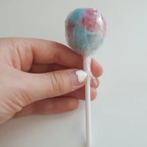 Säljer en massa med olika klubbor och godis! - Skriv gärna hur mycket ni vill ha och vad ni kan ge det för!💗