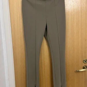 Byxor - Använt endast gång, stretchigt materialt. 