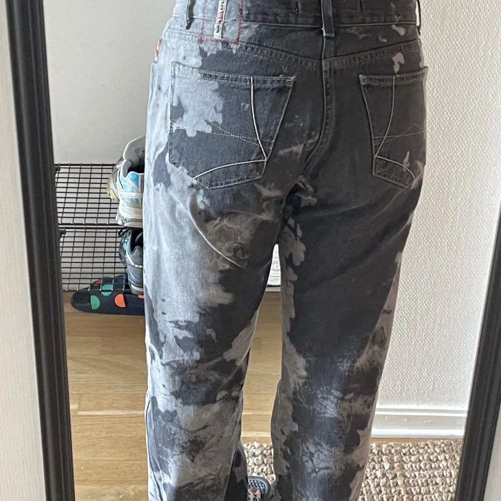 Gråa jeans i snygg tvätt. Strl 30/33 . Jeans & Byxor.