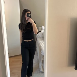 Svarta kostymbyxor  - superfina kostymbyxor från bikbok! Nyskick! 💕