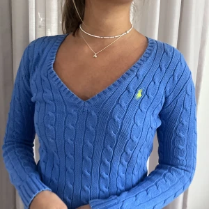 Ralph Lauren sport stickad tröja - Stickad blå cabel tröja från Ralph Lauren sport