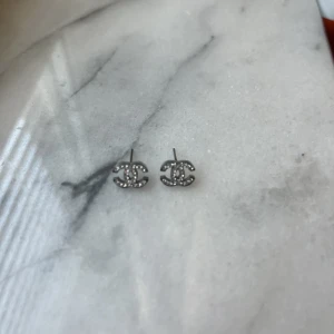 Cc örhängen - Aldrid använda. Rostfria Kan frakta i ett kuvert