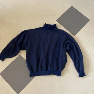 Turtleneck - Mycket gammal men bra skick, fick den av min mamma. Mörkblå (Clifton)
