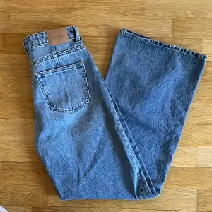 Nästan aldrig använda mellanblåa jeans i bra kvalitet. 