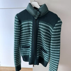 Moncler jacka - Moncler jacka i gott skick. Säljer för 4000☺️