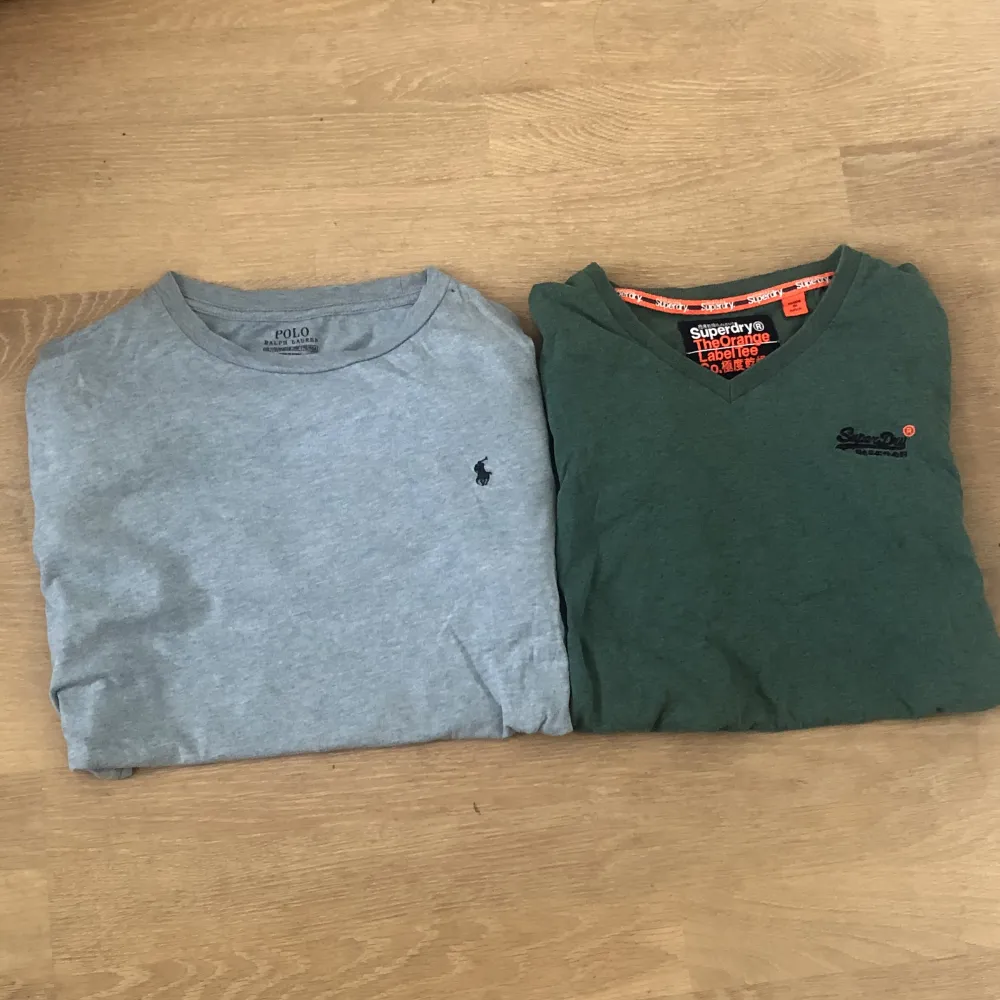 Säljer dessa två tröjor som ett paketpris på 150 kronor. Ralph lauren är en långärmad i storlek 170 vilket motsvarar XS-S. Superdry är en t-shirt och storlek XS men passar också S. Om intresse eller fundering finns så är det bara att skriva till mig!. T-shirts.