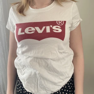 Levis tshirt - Levis t-shirt storlek xs!💕