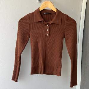 Stickad brun tröja 