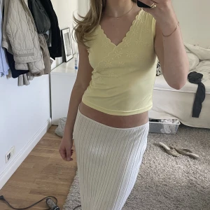 Topp - Super söt ljusgul topp från märket pilot