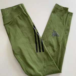 Träningstights - Helt oanvända tights från adidas 
