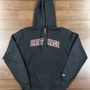 Champion Carthage Zip hoodie - Snygg vintage Zip hoodie i storlek S! Bara att skriva om du undrar över något🙏