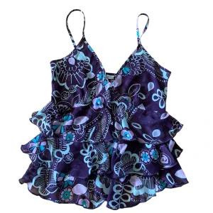 Volang topp - Genomskinlig. Står storlek M/38 men sitter mer som en S/36. Kontakta vid intresse <3 