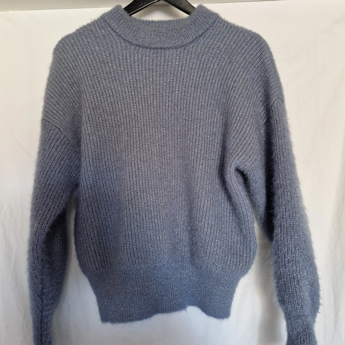 Glittrig stickad tröja