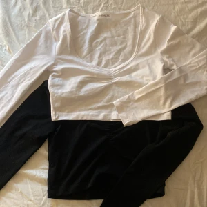 Crop top - 2 pack croptop säljer tillsammans. Jättefina och somriga. Helt oanvända för dom va förstora för mig! 