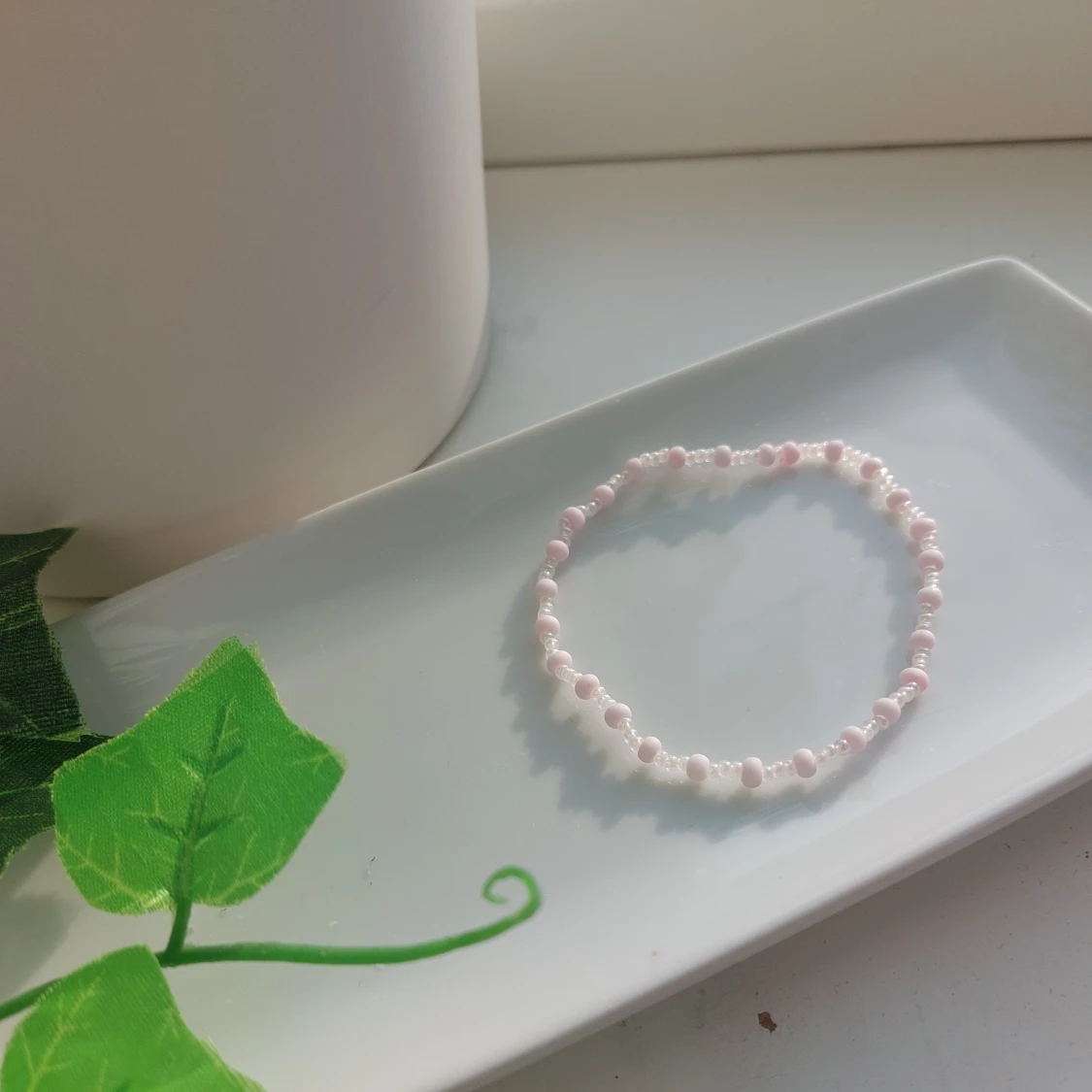 Ett rosa egengjort armbandđ©·