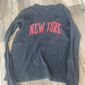 Långärmad tröja  - Tröja från brandy, köpte den för 220 säljer för 110. kan pruta! 💕använt den några gånger men den är inte sliten eller nåt den är som ny!  Snygg och tunn så man kan ha den på sommarn nu om de blir kallt😊