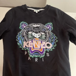 Kenzo tröja - Kenzo tröja i storlek xs. Använd kanske 10 gånger max. Tröjan är i nyskick. 