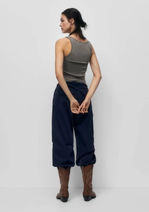 Linne - Säljer denna så fina basic linne i färgen dark Green från pull&bear! Linnet passar till allt och är i storlek s men passar även M ❤️🙏