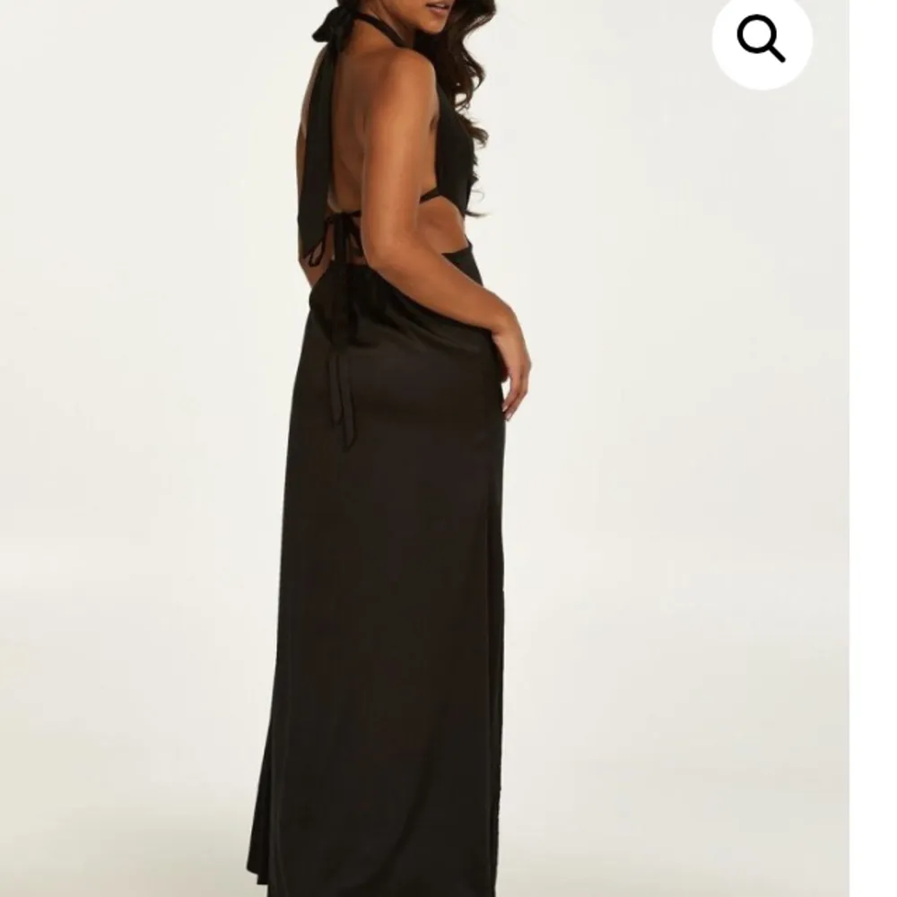 Säljer maxi klänning denna aldrig använd prislapp kvar ordnarie pris 479kr Strl:S Strl s  Bilderna är från nätet då den aldrig är använd. Klänningar.