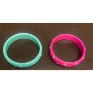 Armband  - Armband 10 kr st men 2 för 15 kr st Kan hämtas eller mötas upp i Stockholm  Erbjuder även att frakta 