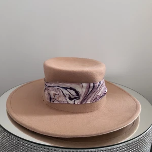 Solhatt  - Snygg solhatt, perfekt att pimpa upp outfit med 