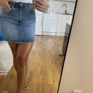 Jeanskjol från Zara - Jeanskjol från zara storlek xs / s, lite stretchig