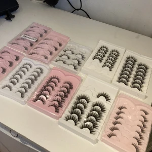 10 paket lösögonfransar  - Kräsen med ögonfransar så har många att bli av med 🙈 några är testade som ni ser att det saknas från några 💖