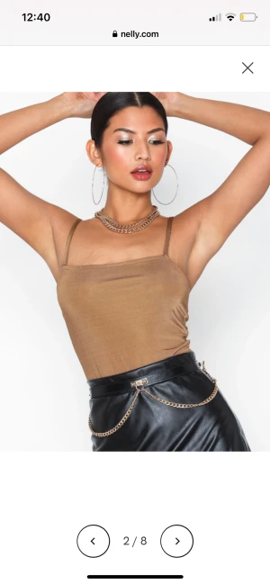 Glansigt linne 🤎 - En jätte söt bodysuit linne som passar till sommar fester eller bara för att ta fina bilder vid stranden! Super skön & luftig!s