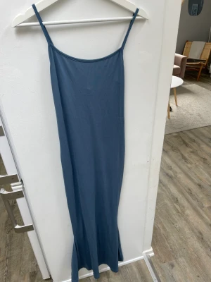 Långklänning  - Trendig långklänning 