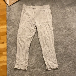 Linnebyxor - Hej! Säljer nu mina linnebyxor från selected/home eftersom att dom blivit för små för mig. Köpte för 599 säljer för 250kr men kan även gå ner i pris vid snabb affär!