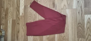 Röda träningstights  - Röda träningstights från lager 157. 