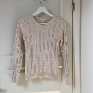 Stickad tröja - Säljer en beige stickat tröja