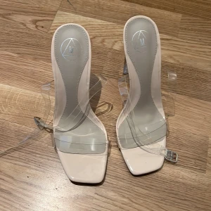 Klackskor  - Säljer dessa klackar från missguided, aldrig användna