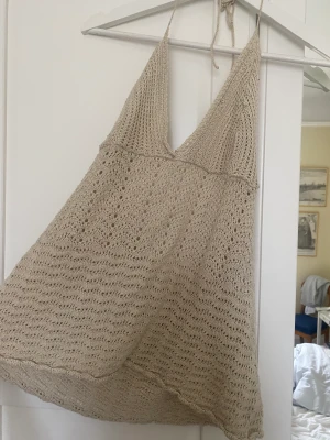 70 tals virkad topp - Min favorit topp som nu förtjänar ett nytt hem. Virkad i beiget. Snygg till jeans 